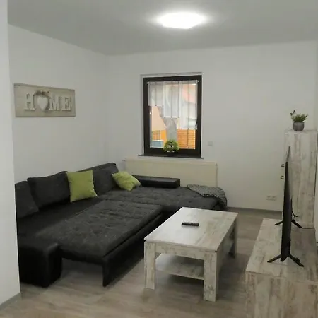 Moderne Ferienwohnung HOME in Elxleben - mit Kaffeevollautomat, Entertainmentpaket, WLAN und kostenlosen Parrkplatz Apartment *