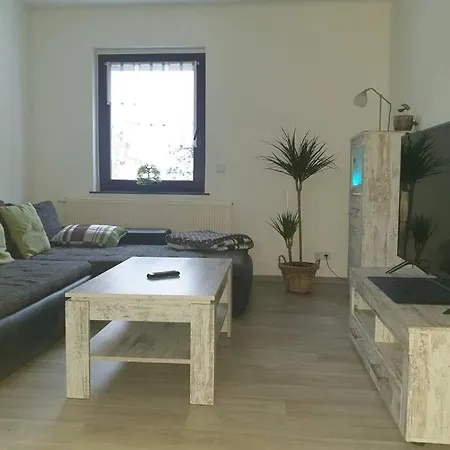 Moderne Ferienwohnung HOME in Elxleben - mit Kaffeevollautomat, Entertainmentpaket, WLAN und kostenlosen Parrkplatz Apartment