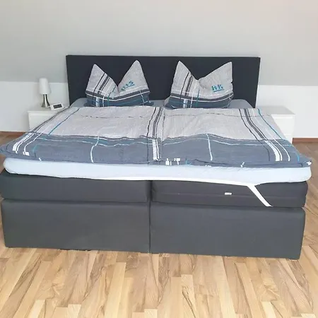 Apartment Moderne Ferienwohnung HOME in Elxleben - mit Kaffeevollautomat, Entertainmentpaket, WLAN und kostenlosen Parrkplatz