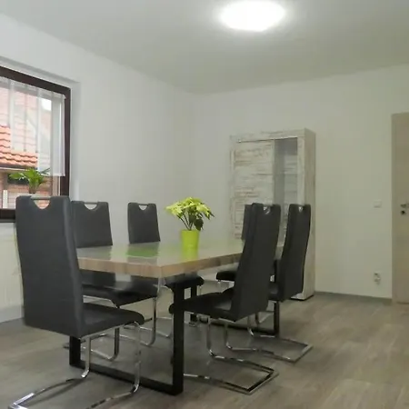 Apartment Moderne Ferienwohnung HOME in Elxleben - mit Kaffeevollautomat, Entertainmentpaket, WLAN und kostenlosen Parrkplatz *
