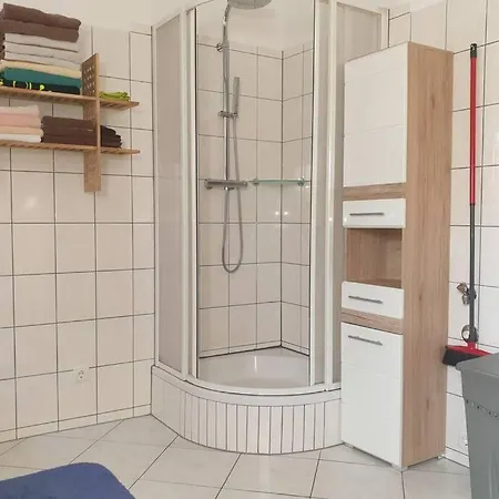 Moderne Ferienwohnung HOME in Elxleben - mit Kaffeevollautomat, Entertainmentpaket, WLAN und kostenlosen Parrkplatz Apartment *