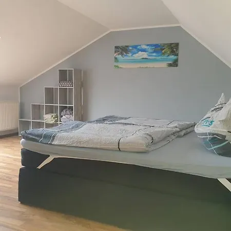 Moderne Ferienwohnung HOME in Elxleben - mit Kaffeevollautomat, Entertainmentpaket, WLAN und kostenlosen Parrkplatz Apartment