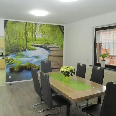 Moderne Ferienwohnung HOME in Elxleben - mit Kaffeevollautomat, Entertainmentpaket, WLAN und kostenlosen Parrkplatz