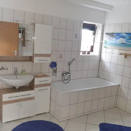 Moderne Ferienwohnung HOME in Elxleben - mit Kaffeevollautomat, Entertainmentpaket, WLAN und kostenlosen Parrkplatz Elxleben